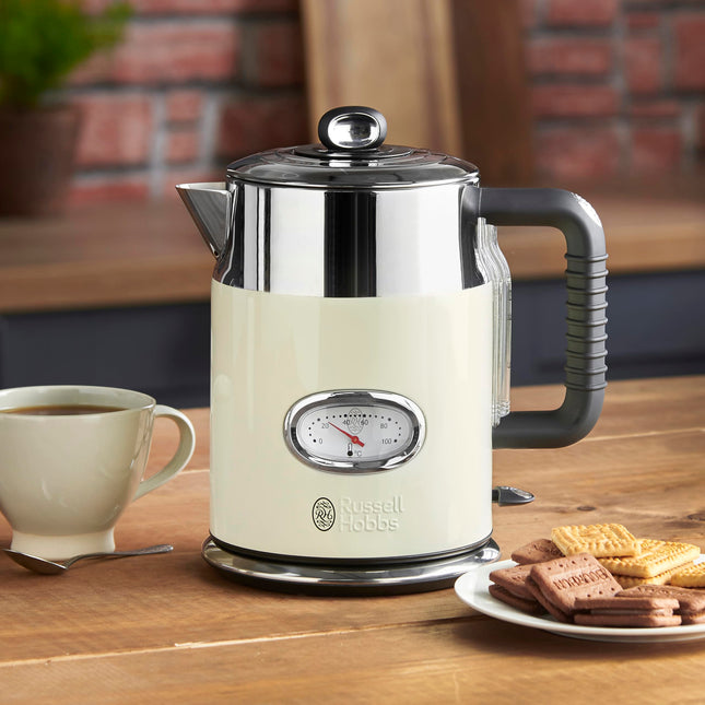 Russell Hobbs Electric Kettle (1.7L, Rapid Boil function, Perfect Pour Spout, Stainless Steel accents, Retro design, Removable washable filter, Water