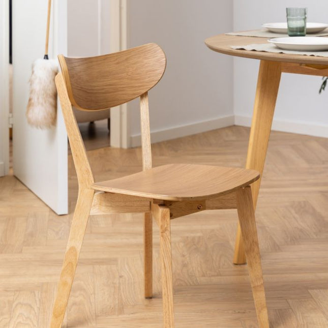 Roxby Round Dining Table in Oak 105x76cm Included 4 Roxby Dining Chairs in Oak