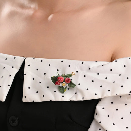 🍓 Berry Sweet Summer Strawberry Micro Crochet Brooch