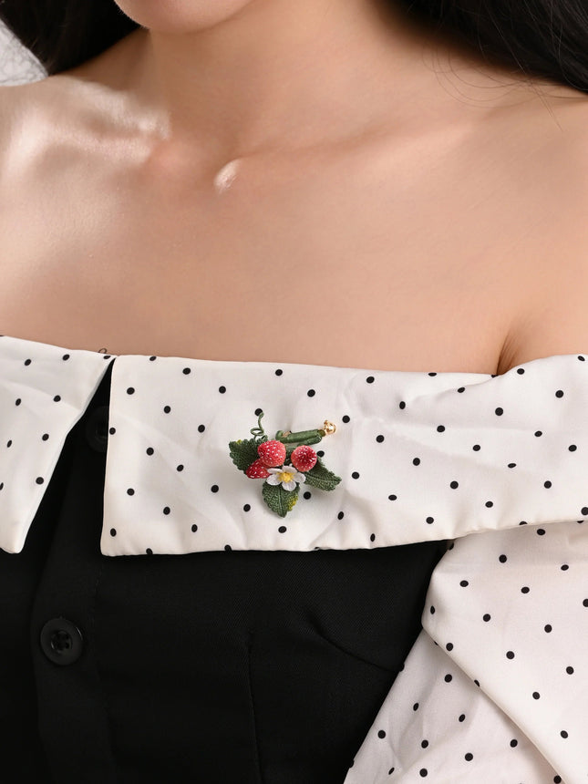 🍓 Berry Sweet Summer Strawberry Micro Crochet Brooch